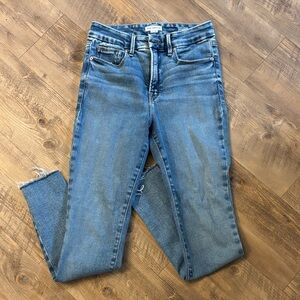 Good American Cropped High-Rise Skinny Jeans in Light Blue Wash